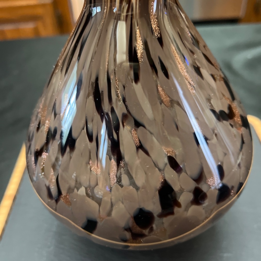 NWT Lidded Vase.  Colors of Taupe, Dark Brown and black With Metallic Spashes. - Picture 4 of 7